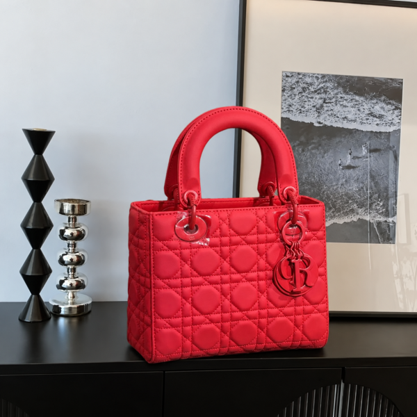 Dahlia Quilted Structured Handbag - Red