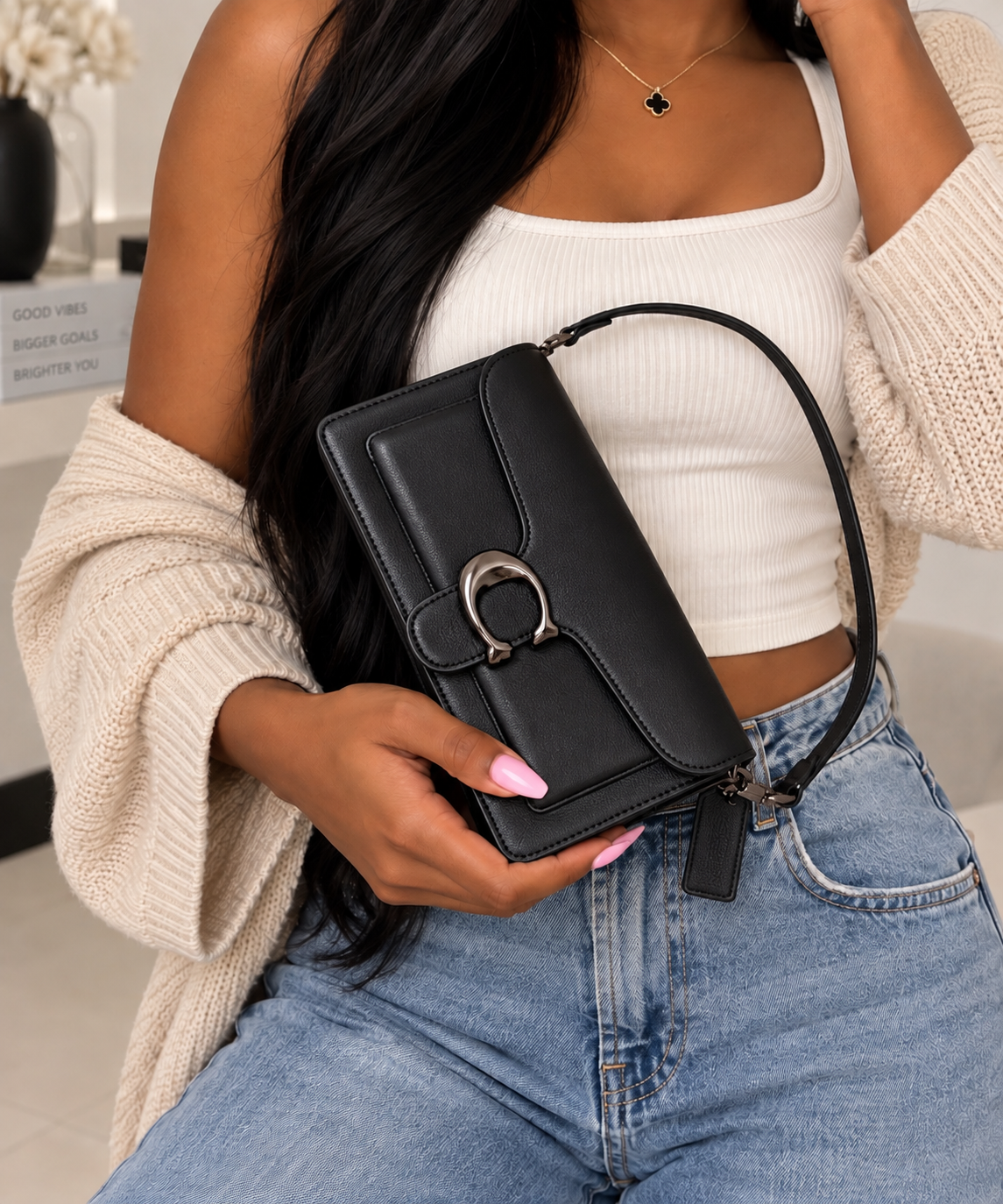 Vienne C-Clasp Shoulder Bag – Black Smooth Vienne C-Clasp Shoulder Bag – Black Smooth - Image 3
